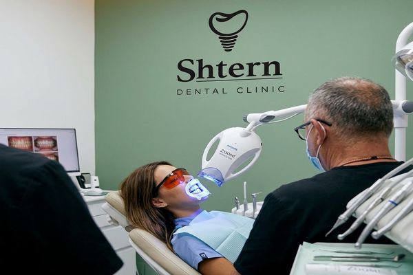 Pros and Cons of Zoom Teeth Whitening